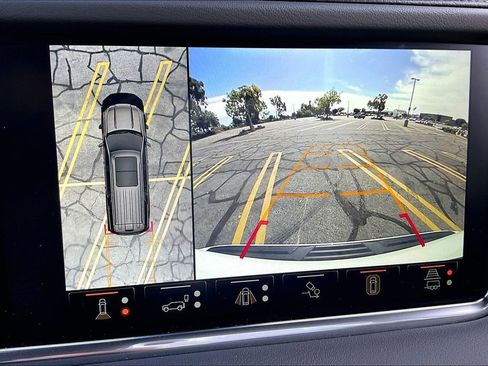 Used 2024 GMC Yukon Denali w/ Advanced Technology Package image 28