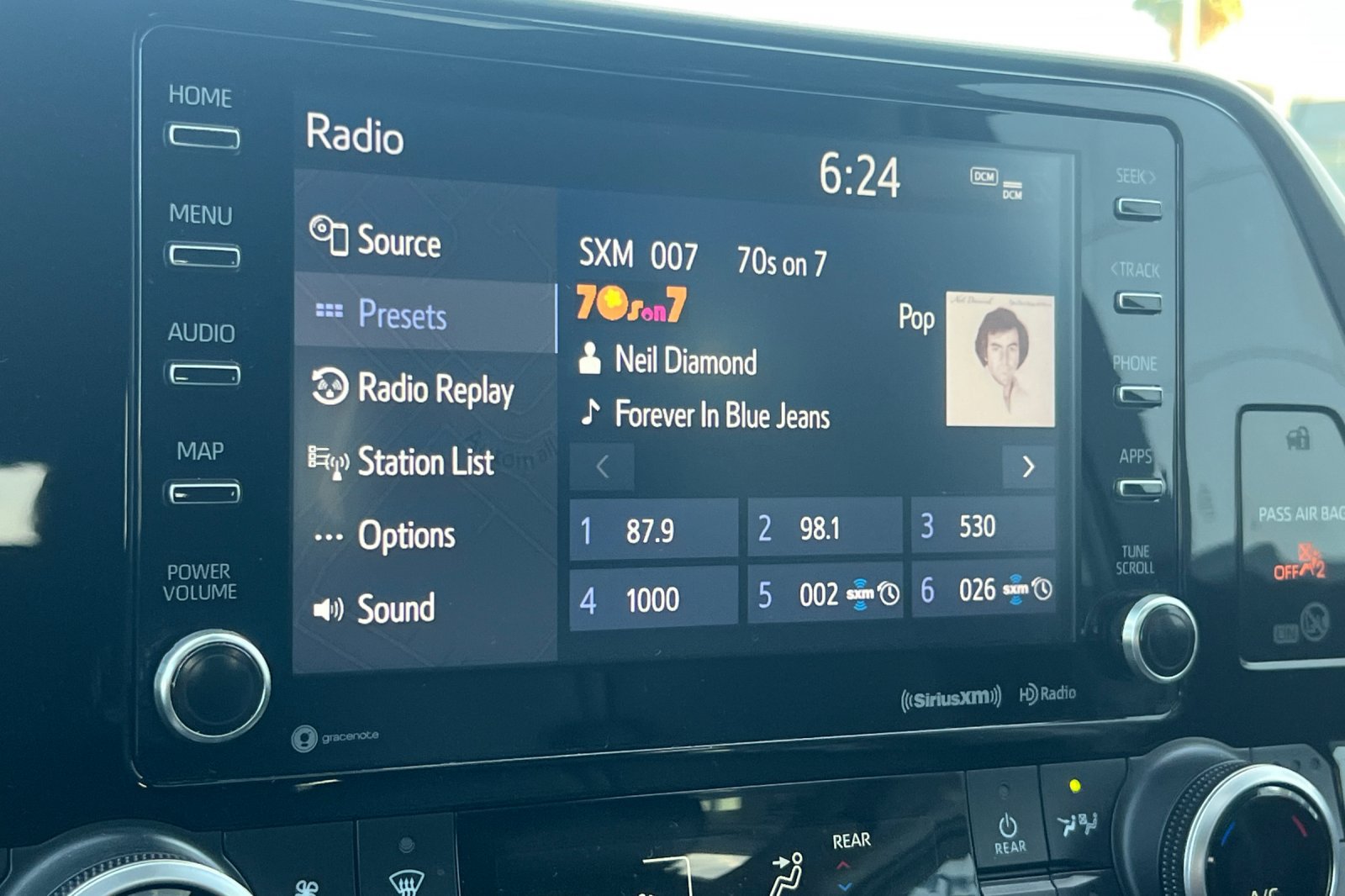 Used 2021 Toyota Highlander XLE FWD image 18