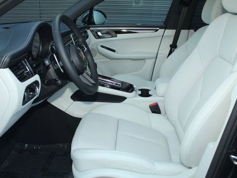 New 2026 Porsche Macan AWD/4WD image 6