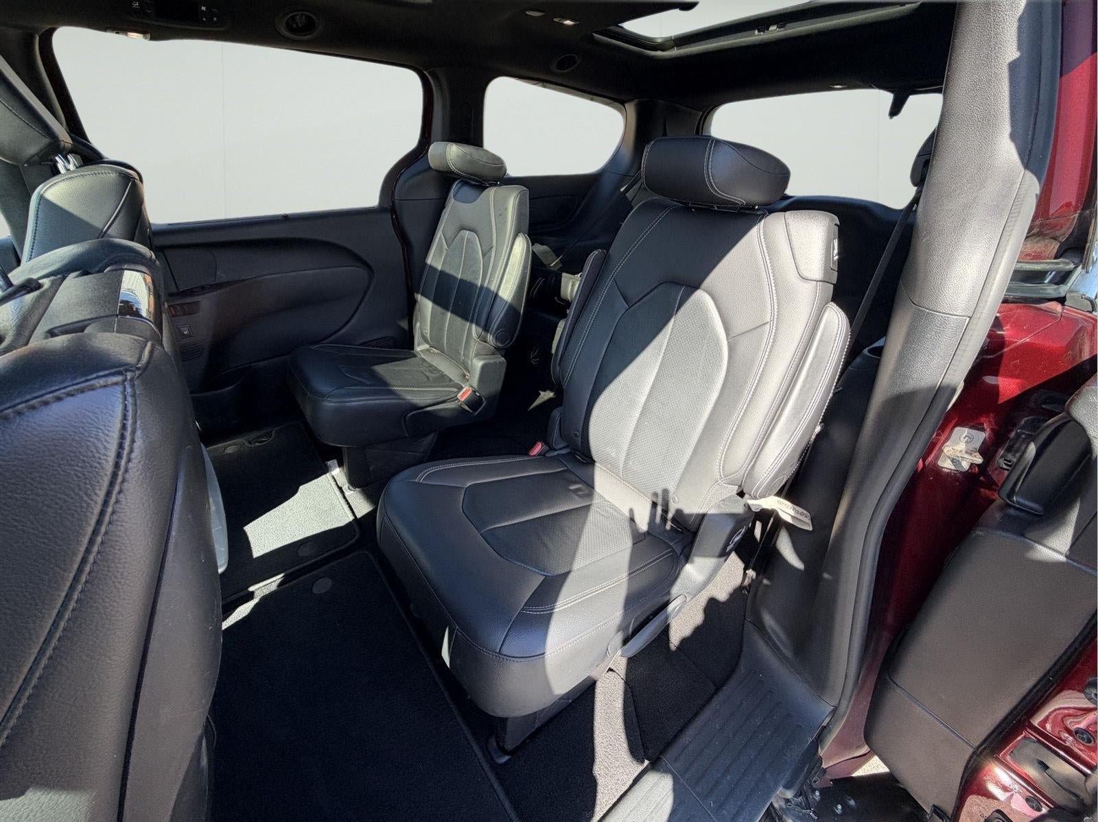Used 2018 Chrysler Pacifica Touring-L Plus w/ Advanced Safetytec Group FWD image 18