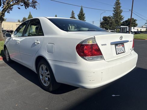 Used 2005 Toyota Camry LE FWD image 9
