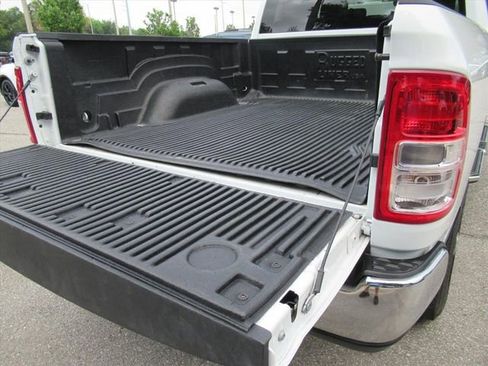 Used 2024 RAM 2500 Big Horn AWD/4WD image 28