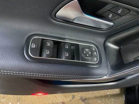 Used 2023 Mercedes-Benz CLA 250 4MATIC image 7