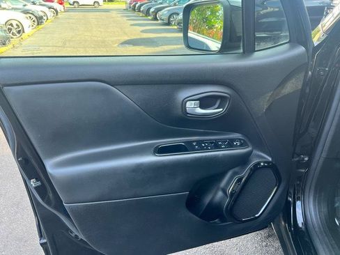 Used 2017 Jeep Renegade Altitude AWD/4WD image 28