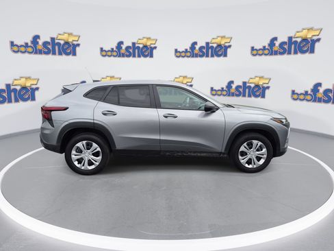 Certified 2026 Chevrolet Trax LS w/ Driver Confidence Package FWD image 2