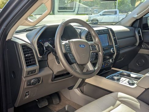 Used 2020 Ford Expedition XLT w/ Equipment Group 202A AWD/4WD image 9
