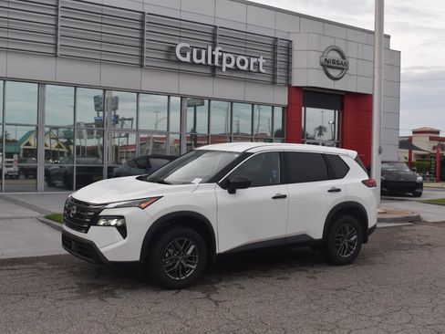 Used 2026 Nissan Rogue S FWD image 2