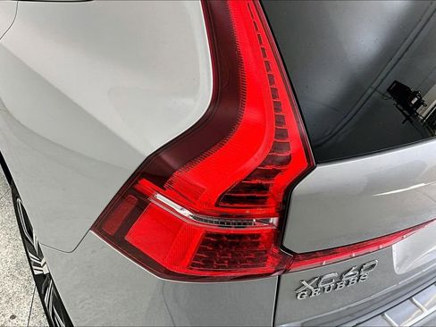 Certified 2023 Volvo XC60 B5 Ultimate w/ Climate Package image 39