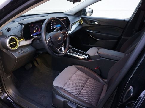 Certified 2024 Chevrolet Trax LT w/ LT Convenience Package image 9