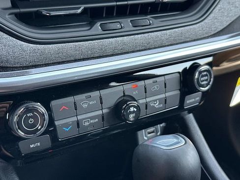 New 2025 Jeep Compass Latitude image 24