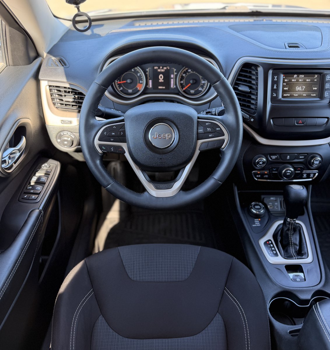 Used 2015 Jeep Cherokee Latitude AWD/4WD image 11