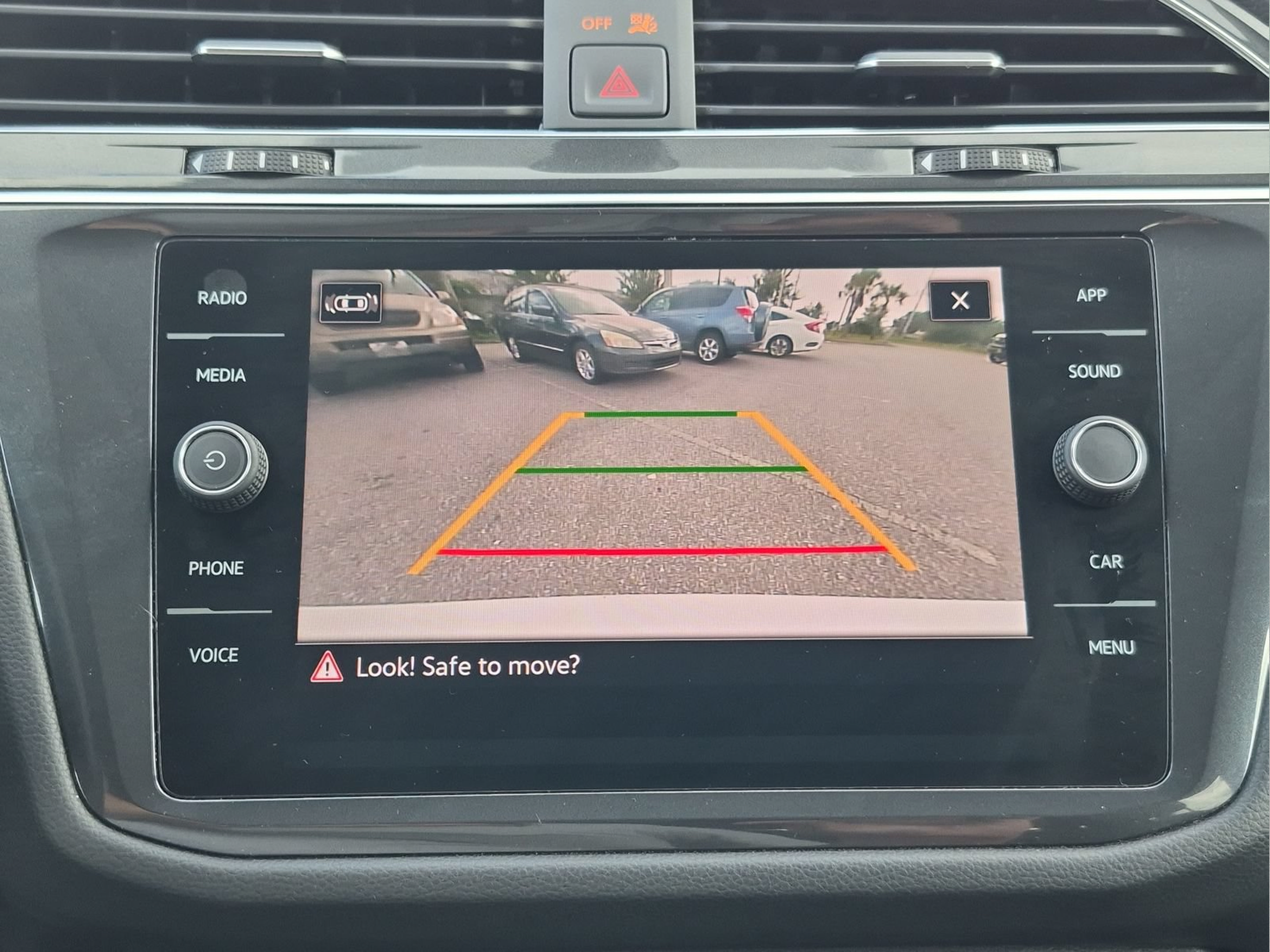 Used 2021 Volkswagen Tiguan SE w/ Panoramic Sunroof Package FWD image 25