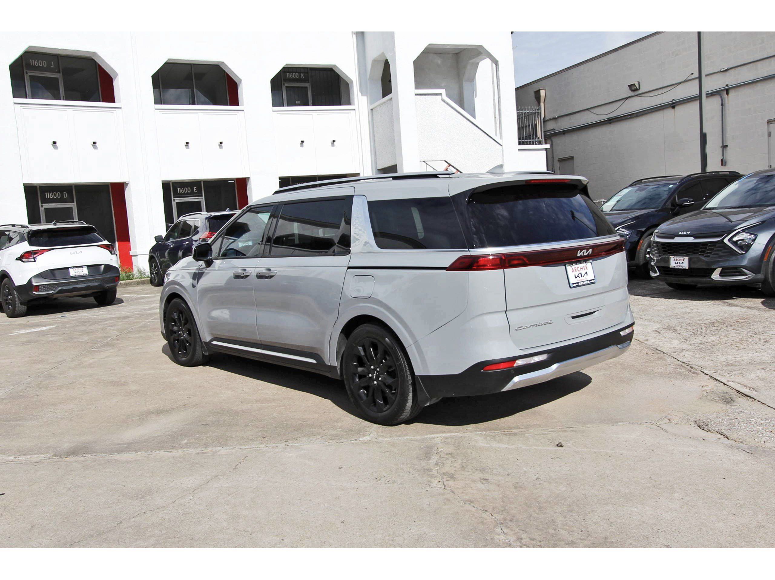 Certified 2022 Kia Carnival SX FWD image 5