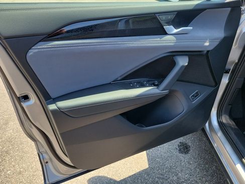New 2026 Volkswagen Tiguan SE FWD image 32