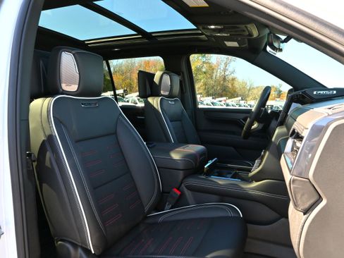 Used 2025 GMC Yukon AT4 Ultimate image 11