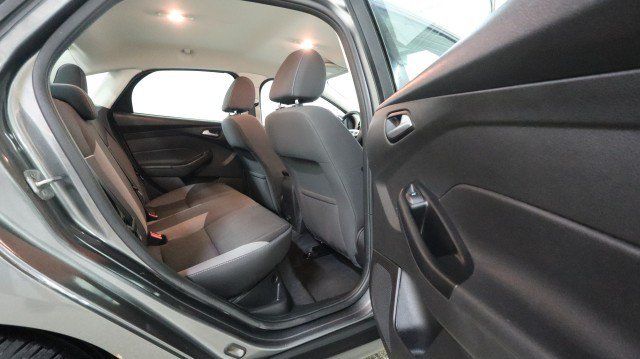 Used 2014 Ford Focus SE FWD image 11