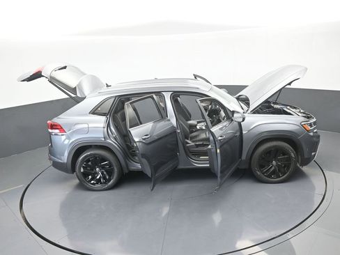 Used 2022 Volkswagen Atlas Cross Sport SE w/ Black Wheel Package image 72