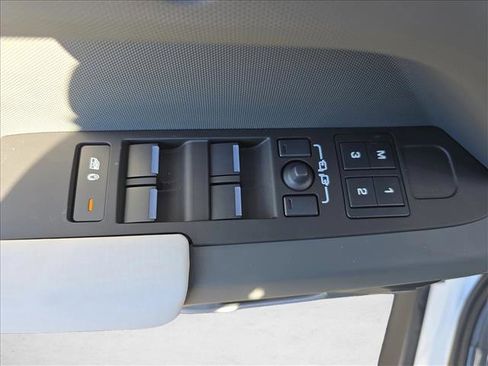 Used 2026 Land Rover Defender 110 S AWD/4WD image 26
