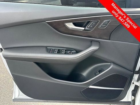 Used 2023 Audi Q8 Premium Plus image 13