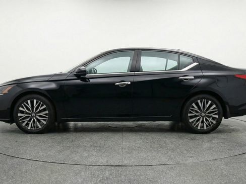 Used 2025 Nissan Altima 2.5 SV FWD image 5