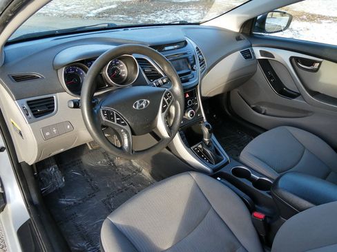 Used 2014 Hyundai Elantra SE w/ Option Group 02 FWD image 10
