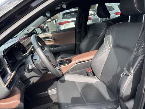 Used 2024 Toyota Crown Limited w/ Advanced Technology Package image 7