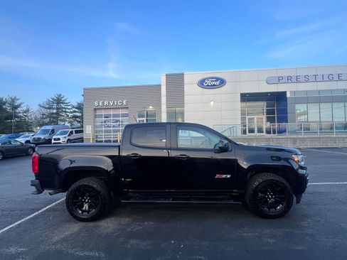 Used 2022 Chevrolet Colorado Z71 w/ Z71 Midnight Edition image 8