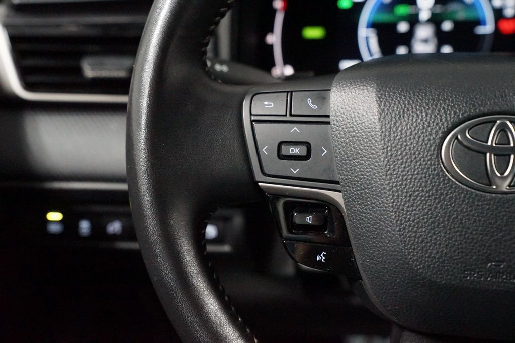 Certified 2025 Toyota Camry SE FWD image 14