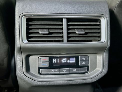 Used 2024 Volkswagen Atlas SE image 23