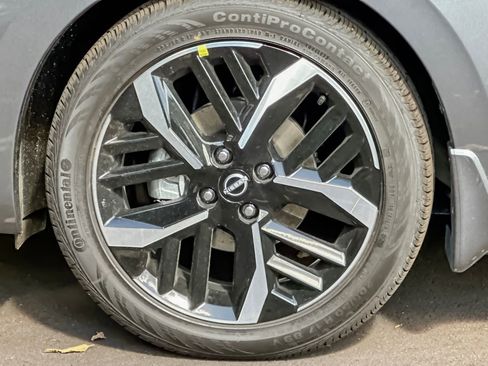 Used 2025 Nissan Versa SR w/ Trunk Package image 32