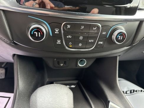 Used 2023 Chevrolet Traverse LT image 19