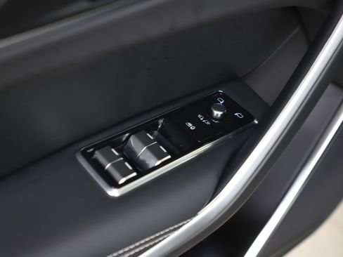 Used 2025 Jaguar F-PACE R-Dynamic S image 21