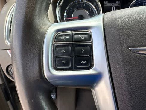 Used 2013 Chrysler Town & Country Touring FWD image 12