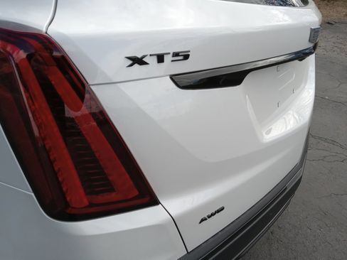 New 2026 Cadillac XT5 Premium Luxury w/ LPO, ONYX Package AWD/4WD image 7