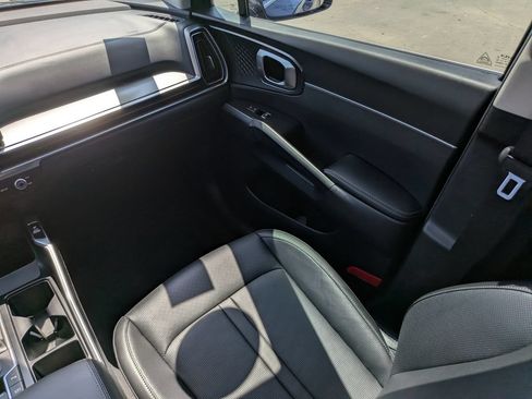 Certified 2025 Kia Sorento S FWD image 17