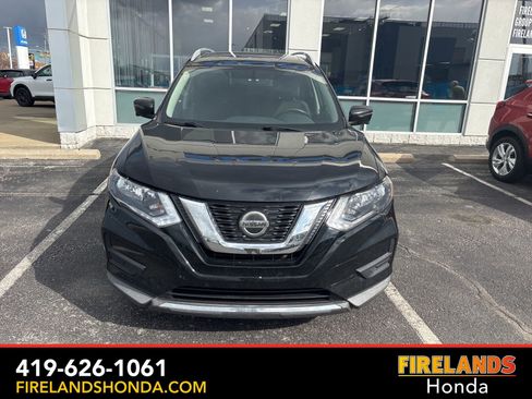 Used 2018 Nissan Rogue SV w/ Sun & Sound Touring Package image 2