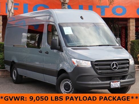 Used 2021 Mercedes-Benz Sprinter 2500 image 2