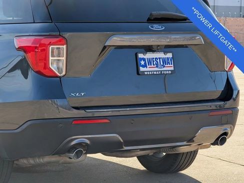 Used 2022 Ford Explorer XLT w/ Equipment Group 202A image 6