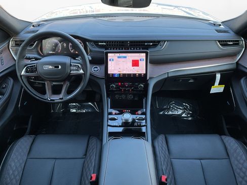 New 2025 Jeep Grand Cherokee Summit w/ Obsidian Package AWD/4WD image 10