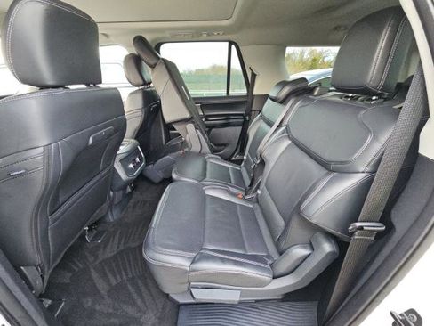 Used 2025 Ford Expedition Max Platinum image 9