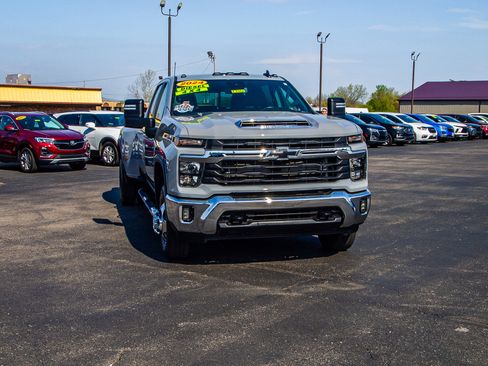 Used 2024 Chevrolet Silverado 3500 LT w/ Safety Package AWD/4WD image 10