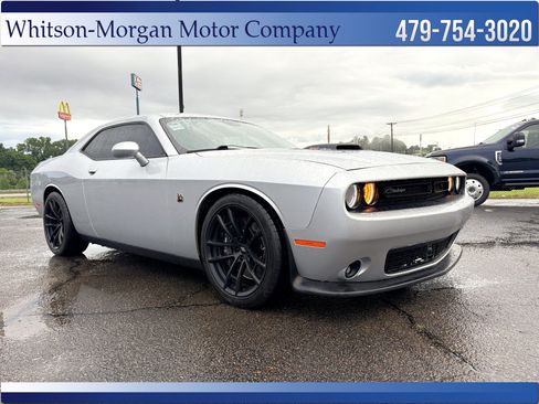 Used 2019 Dodge Challenger R/T Scat Pack w/ Shaker Package RWD image 4