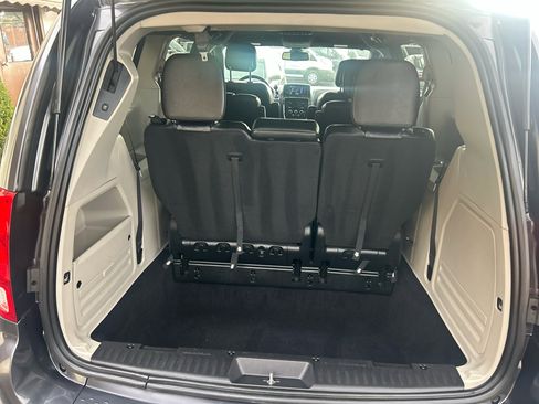 Used 2019 Dodge Grand Caravan SXT image 7