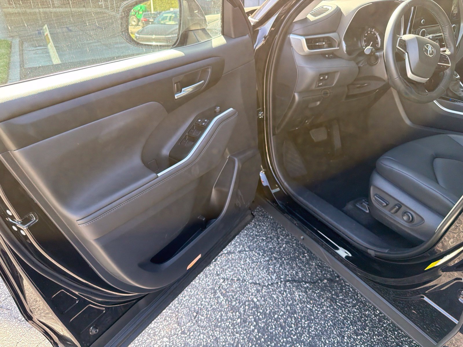Used 2026 Toyota Highlander XLE AWD/4WD image 7
