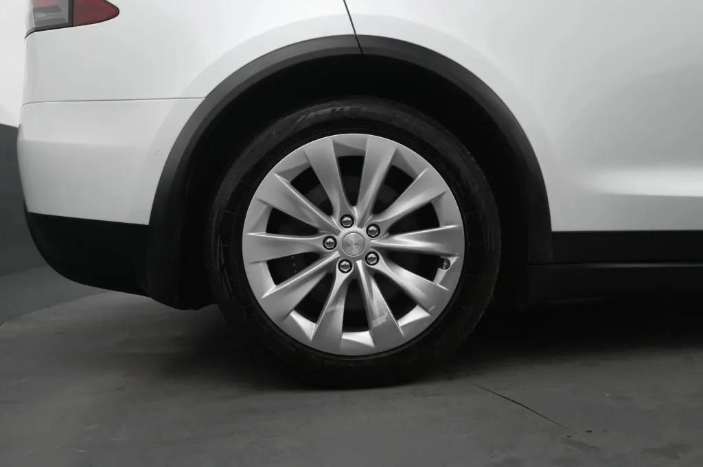 Used 2020 Tesla Model X Long Range AWD/4WD image 16