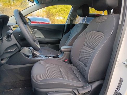 Used 2017 Kia Niro LX image 5