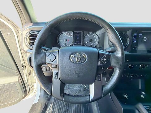 Used 2018 Toyota Tacoma TRD Sport image 36
