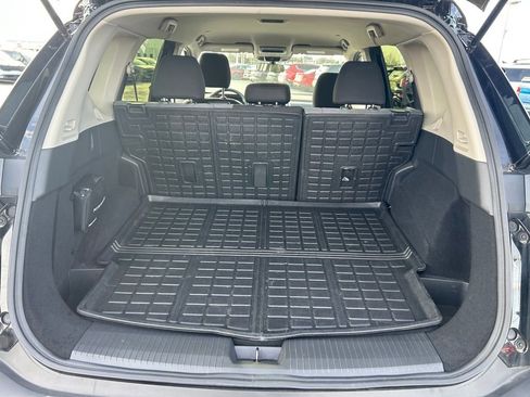 Used 2023 Nissan Rogue SV image 26