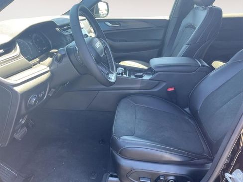 New 2025 Jeep Grand Cherokee L Altitude AWD/4WD image 9