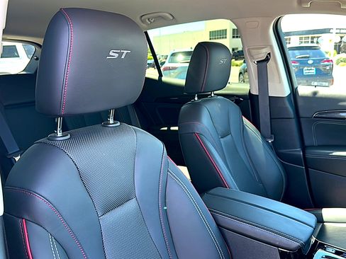 Used 2023 Buick Envision Essence w/ Sport Touring Package FWD image 25